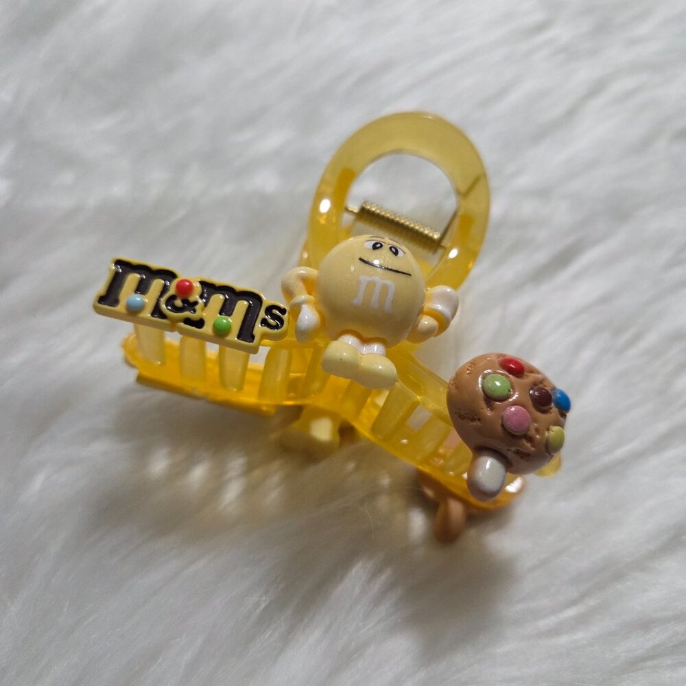 Peanut M&M Claw Clip - Picture 2 of 5